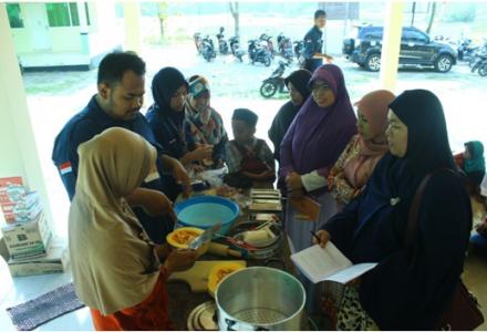 MAHASISWA KKN PPM UAD MELAKUKAN PEMBERDAYAAN PENGOLAHAN BUAH LABU KUNING SEBAGAI PANGAN FUNGSIONAL