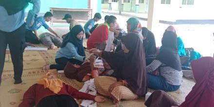 Tambah Pengetahuan, Mahasiswa PBL Stikes Surya Global Adakan Sosialisasi dan Pelatihan P3K Praktis