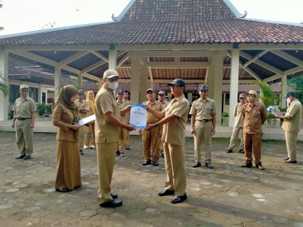 Penyerahan Akte Kamatian Program Percepatan