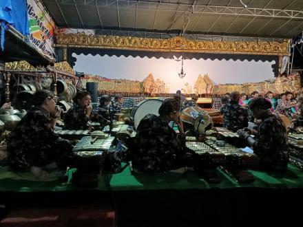 Wujud Rasa Syukur, Yainuri Adakan Pagelaran Wayang Kulit