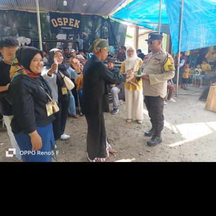 Peringati HUT ke-76, Muda Mudi Tribhakti Manunggal Kedungrejo adakan Pertunjukan Jathilan