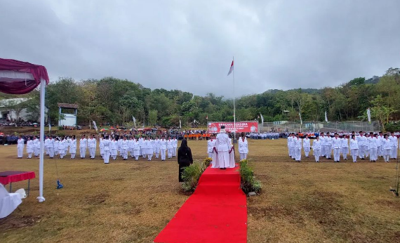 Disertai Guyuran Hujan, Paskibra Kapanewon Pleret Sukses Kibarkan Bendera Merah Putih 