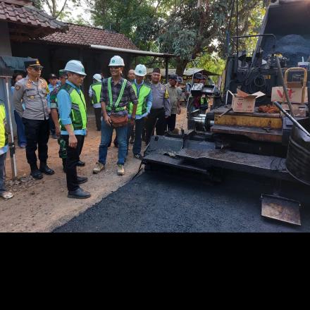 Bupati Bantul Monitoring kegiatan Pengaspalan di Ruas Jalan Piyungan-Wonolelo